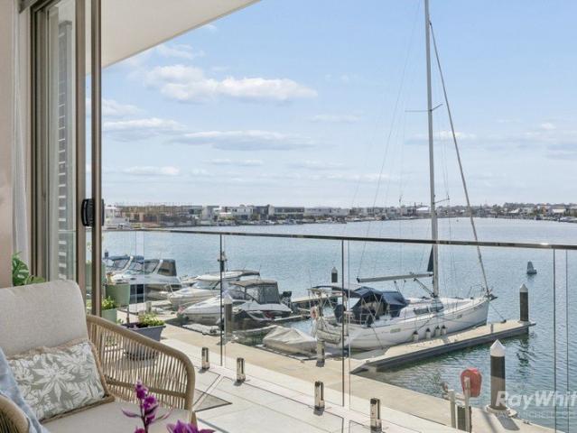 Luxury Coastal Elegance Redefined: Discover Luxury Living in a Prime Location!