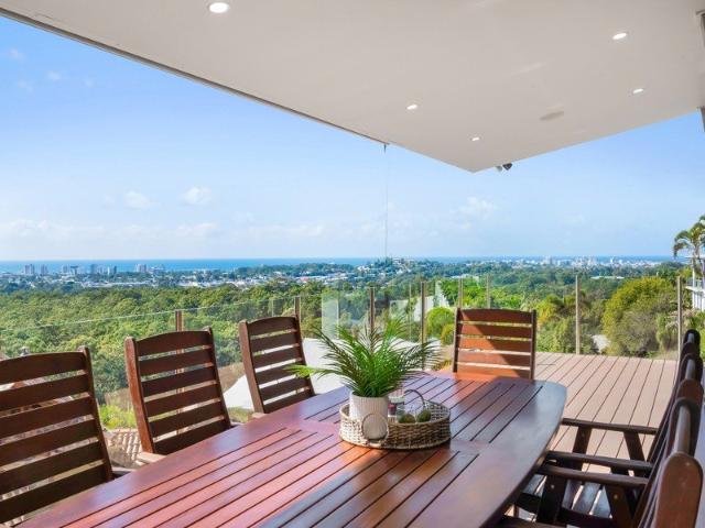 Where Panoramic Views Fuse The Escarpment With Enthusiasm.
