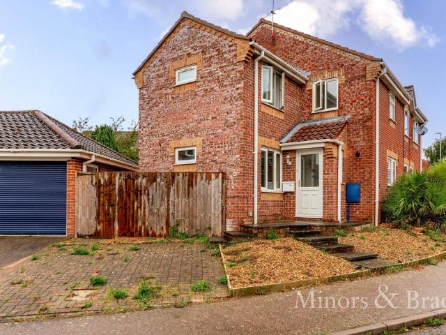 Wherry Close, North Walsham 3 bed semi detached house to rent £1,250 pcm £288 pw