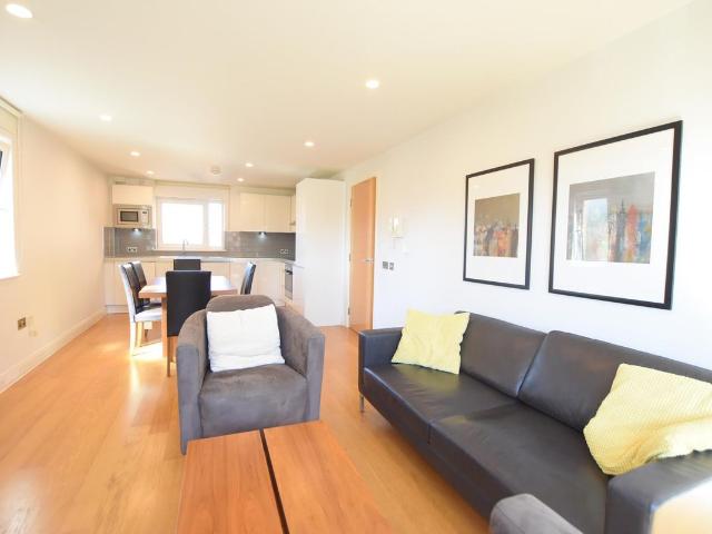 Wheston Lodge, Holden Avenue, Woodside Park, London N12, 2 bed flat to rent, £2,400 pcm | PrimeLocation
