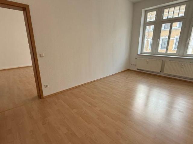 Whg. im 2.OG ! Küche mit Balkonzugang / Laminat / Bad mit Wanne u.v.m