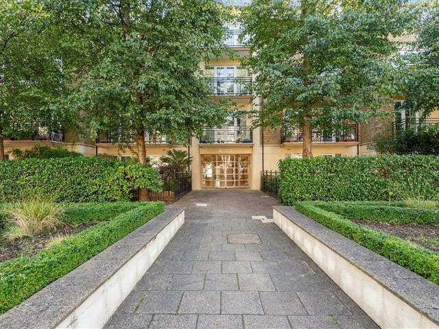 Whitcome Mews, Kew TW9, 2 bed flat to rent, £2,900 pcm | PrimeLocation