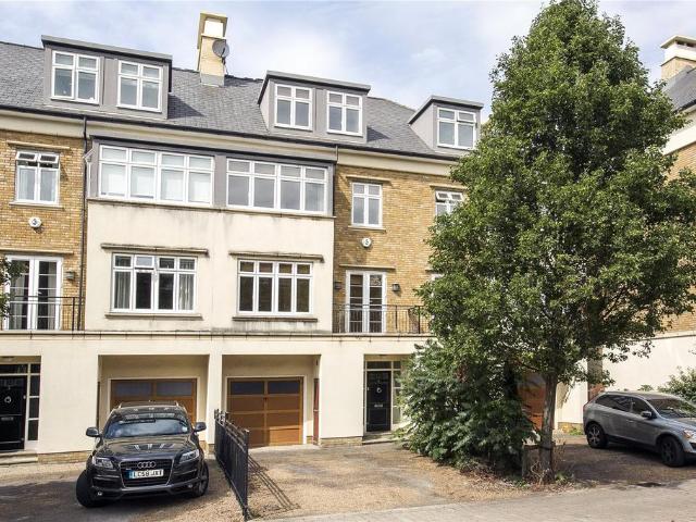 Whitcome Mews, Kew, Richmond, Surrey. 5 bed terraced house to rent £6,500 pcm £1,500 pw