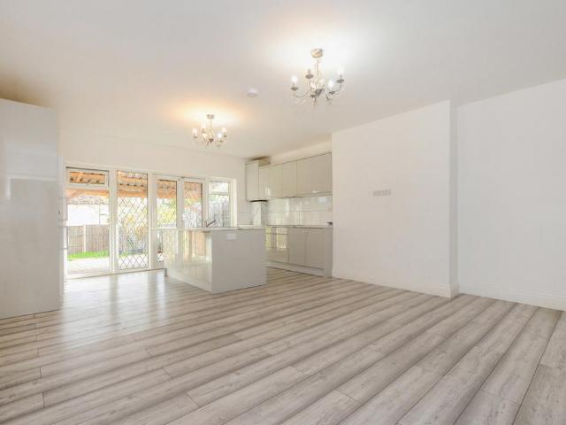 Whitchurch Lane, Edgware, HA8 3 bed semi detached house to rent £2,750 pcm £635 pw