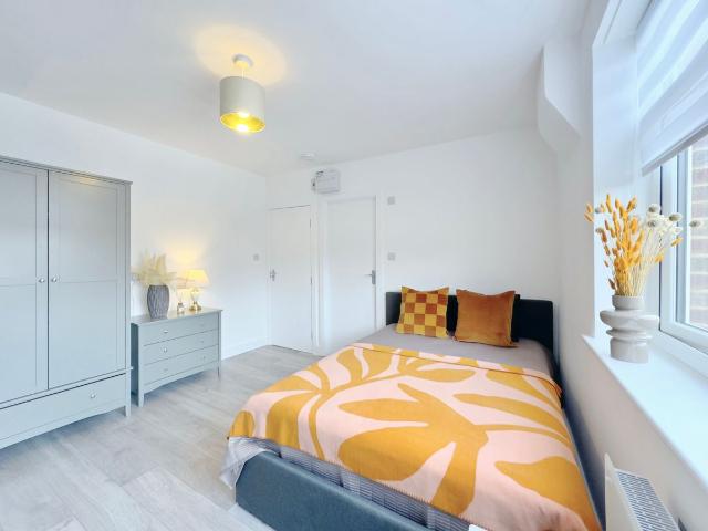 Whitchurch Lane, Edgware HA8, Studio to rent, £1,100 pcm | PrimeLocation