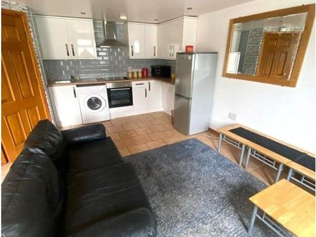 Whitchurch Road, Cardiff CF14, 1 bed detached house to rent, £950 pcm | PrimeLocation