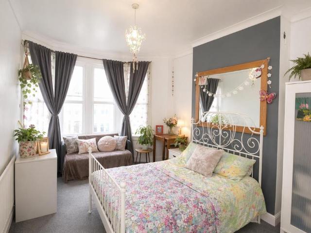Whitchurch Road, Cardiff CF14 3 bed flat to rent £1,575 pcm £363 pw