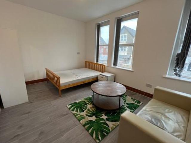 Whitchurch Road, Cardiff CF14 3 bed house to rent £1,400 pcm £323 pw