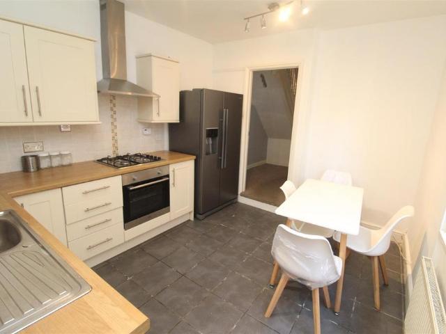 Whitchurch Road, Cardiff CF14 4 bed private hall to rent £2,300 pcm £531 pw