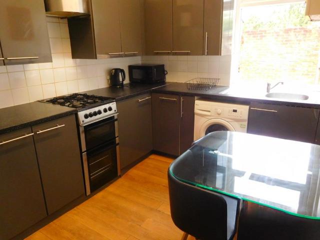 Whitby Road, Manchester, M14 6QJ, United Kingdom | 5 bed townhouse for rent #138472354 | Rentberry