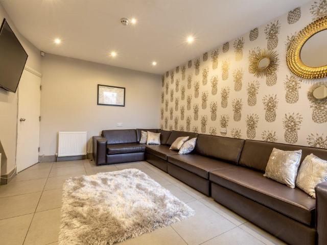 Whitby Road, Manchester M14 7 bed house to rent £5,763 pcm £1,330 pw