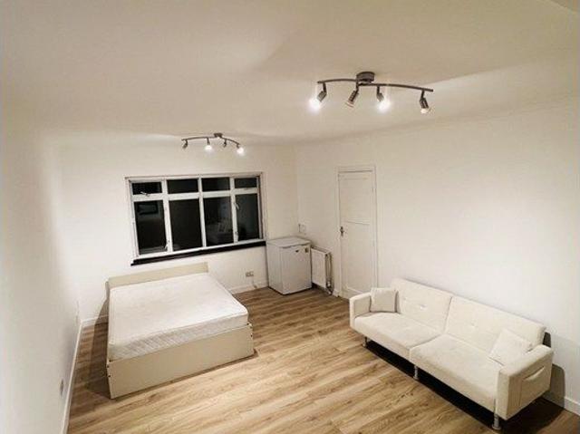 Whitby Road, Ruislip HA4, Studio to rent, £1,450 pcm | PrimeLocation