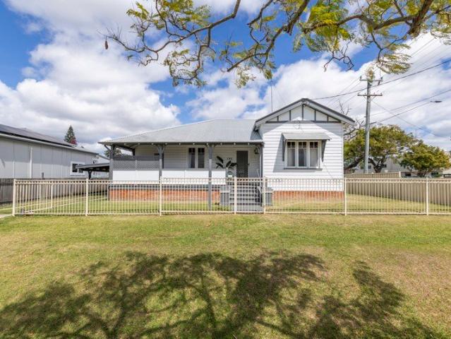 WHITE WEATHERBOARD, POLISHED BOARDS, PRIME POSITION