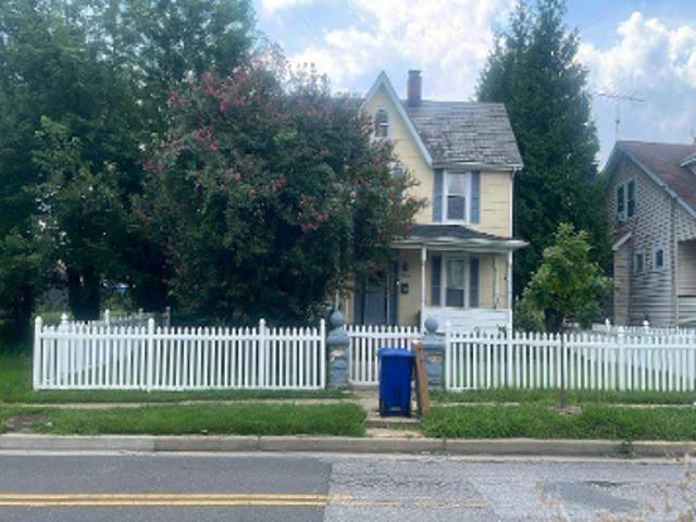 White Ave
