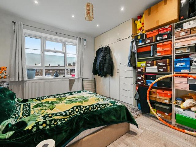 White City Estate, London W12 2 bed flat to rent £1,899 pcm £438 pw
