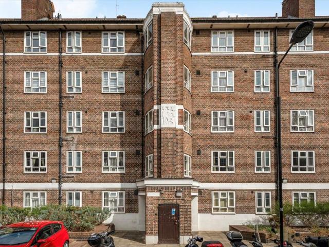 White City Estate, London W12 3 bed flat to rent £2,750 pcm £635 pw