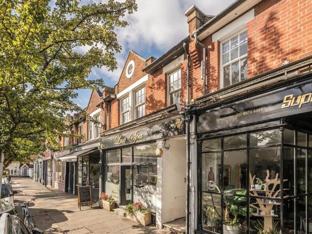 White Hart Lane, London SW13 2 bed flat to rent £3,000 pcm £692 pw