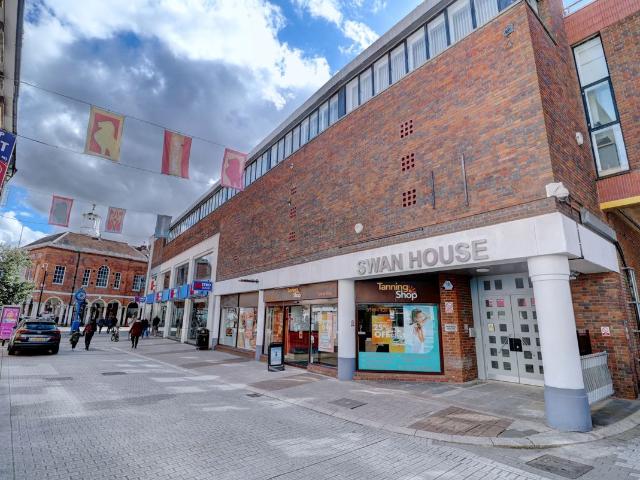 White Hart Street, High Wycombe, Buckinghamshire HP11, 1 bed flat to rent, £1,200 pcm | PrimeLocation