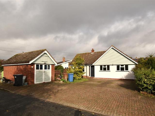 White Horse Road, Colchester CO7 3 bed detached bungalow to rent £1,700 pcm £392 pw