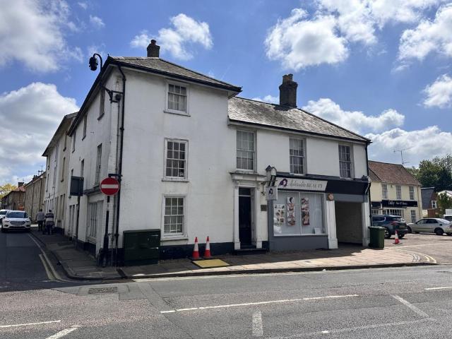 White House, 33 High Street. 1 bed flat to rent £775 pcm £179 pw