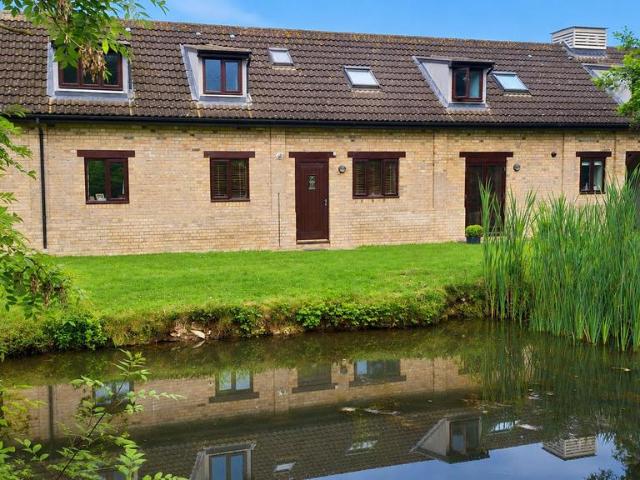 White House Barns, Bury St. Edmunds IP30 2 bed terraced house to rent £1,250 pcm £288 pw