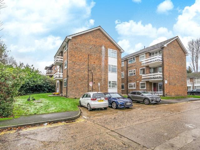 White House Drive, Stanmore HA7, 2 bed flat to rent, £1,800 pcm | PrimeLocation