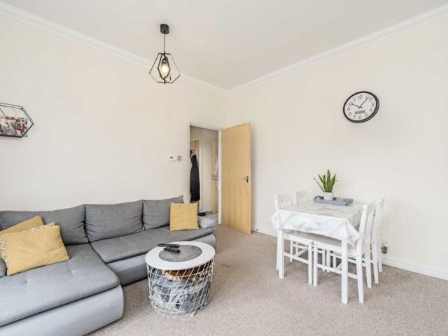 White Lodge Close, TW7, London