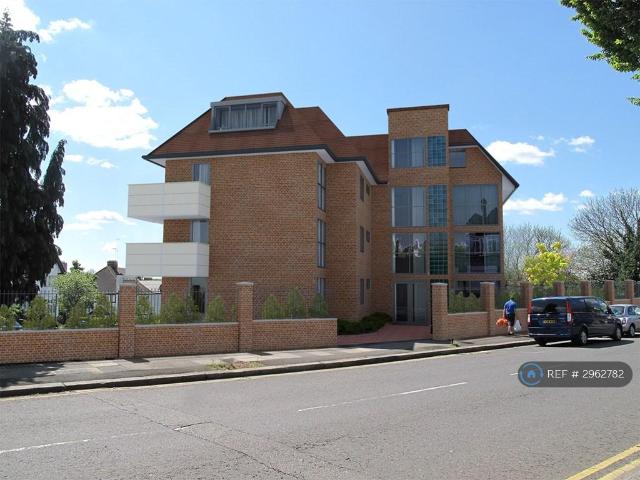 White Lodge, London, NW11 3 bed penthouse to rent £3,650 pcm £842 pw