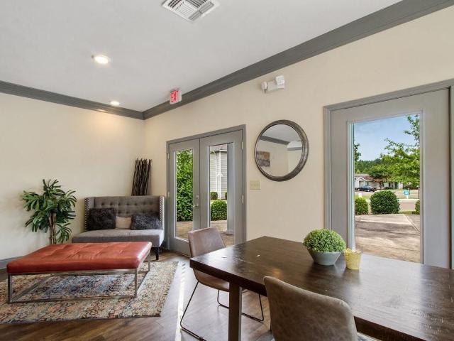 White Oak Estates Apartments 3 Bedroom Apartment for Rent at 755 Glencross Dr, Jackson, MS 39206
