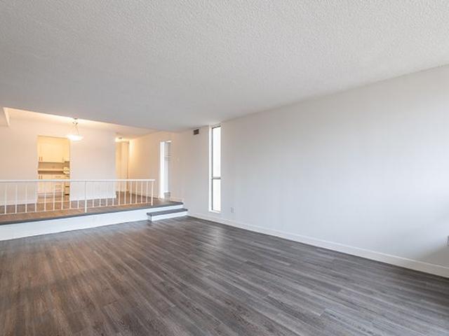 White Oaks Apartments 2 Bedroom + Den