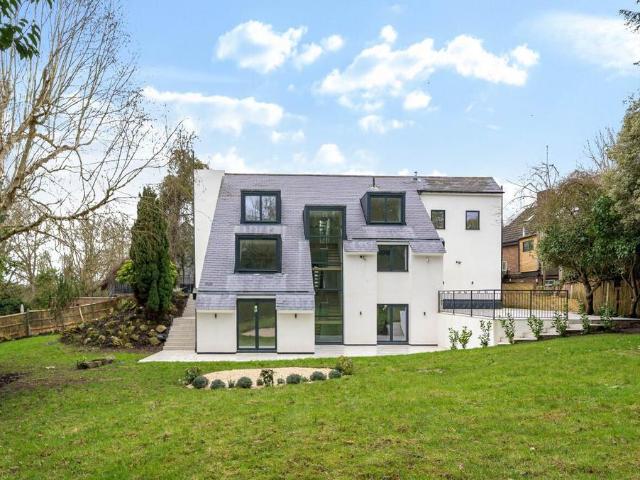 White Orchards, Totteridge 6 bed detached house to rent £9,000 pcm £2,077 pw