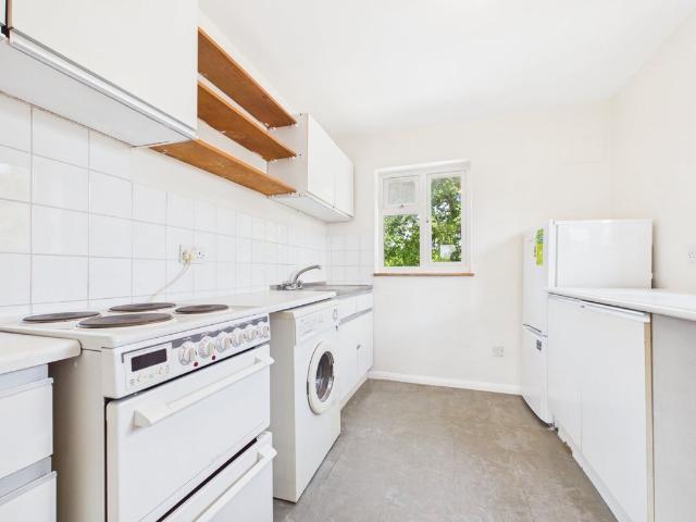 White Paddock, Maidenhead, Berkshire SL6, 1 bed flat to rent, £1,100 pcm | PrimeLocation