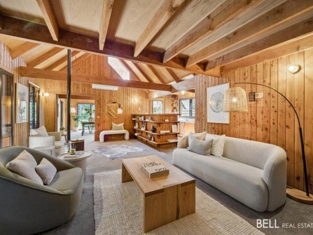 'White Rabbit Cottage' A private garden sanctuary with timeless charm