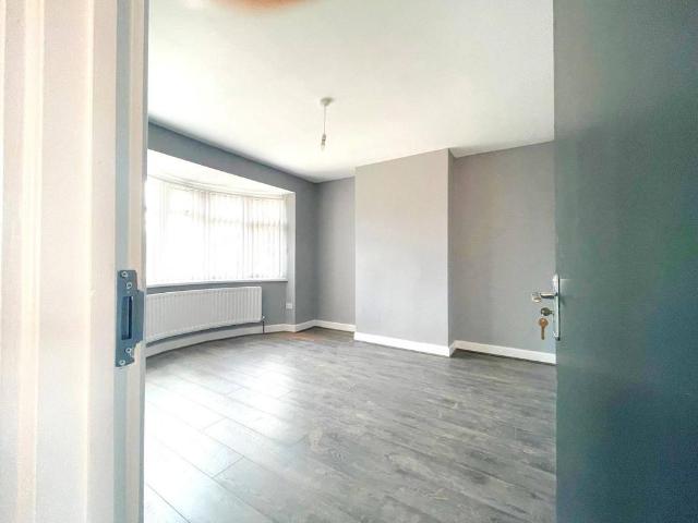 White Road, Quinton B32 3 bed semi detached house to rent £1,350 pcm £312 pw