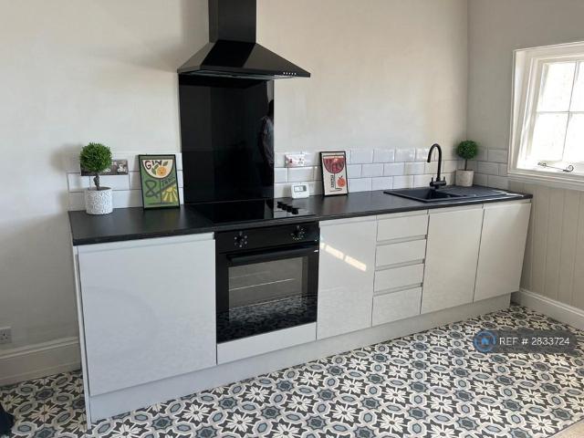 White Rock, Hastings, TN34 2 bed flat to rent £1,100 pcm £254 pw