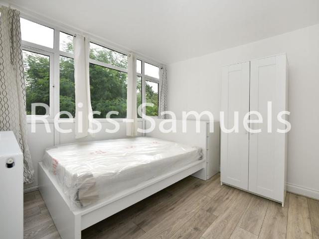 Whitebeam Close, Oval, London SW9, 4 bed maisonette to rent, £4,420 pcm | PrimeLocation