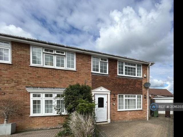 Whitebeam Drive, Maidstone, ME17 3 bed semi detached house to rent £1,500 pcm £346 pw