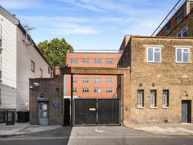 Whitechapel Road, London E1, Studio to rent, £1,750 pcm | PrimeLocation