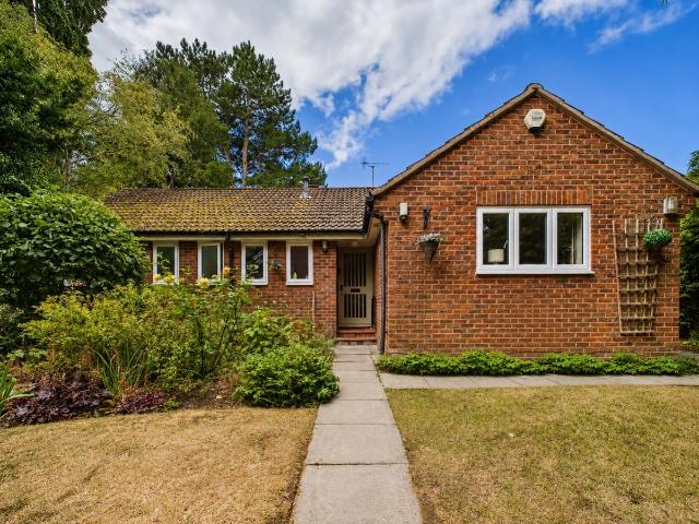 Whitecross Square, Leckhampton, Cheltenham GL53, 4 bed detached bungalow to rent, £1,900 pcm | PrimeLocation