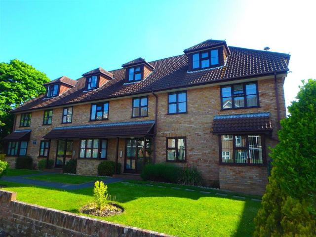 Whitefield Lodge, Whitefield Road. 2 bed flat to rent £1,150 pcm £265 pw