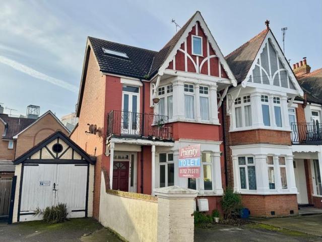 Whitefriars Crescent. 1 bed flat to rent £875 pcm £202 pw