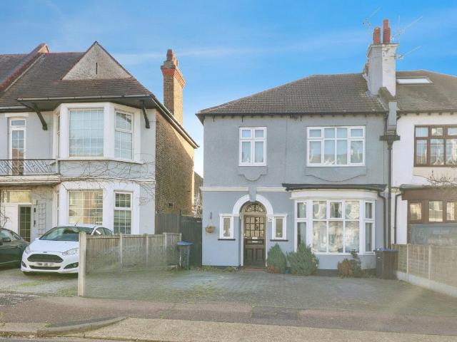 Whitefriars Crescent, Westcliff On Sea SS0, 2 bed flat to rent, £1,200 pcm | PrimeLocation