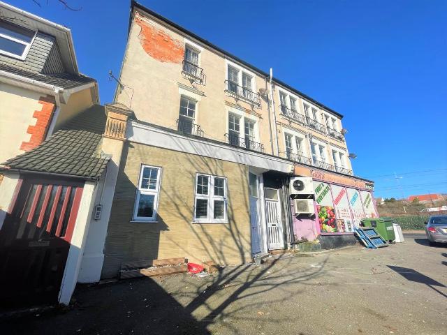 Whitefriars Crescent, Westcliff On Sea SS0, 2 bed maisonette to rent, £1,400 pcm | PrimeLocation