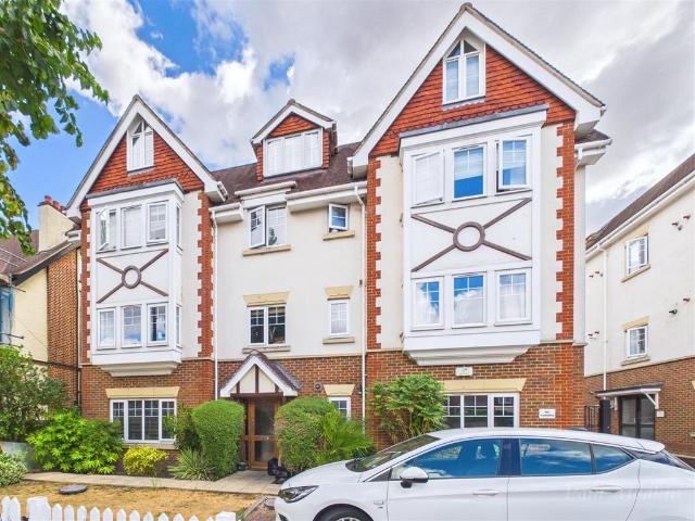 Whitegables, Normanton Road, South. 2 bed penthouse to rent £2,100 pcm £485 pw