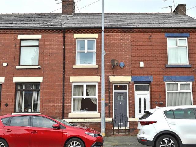 Whitegate Lane, Chadderton, Oldham 2 bed terraced house to rent £900 pcm £208 pw