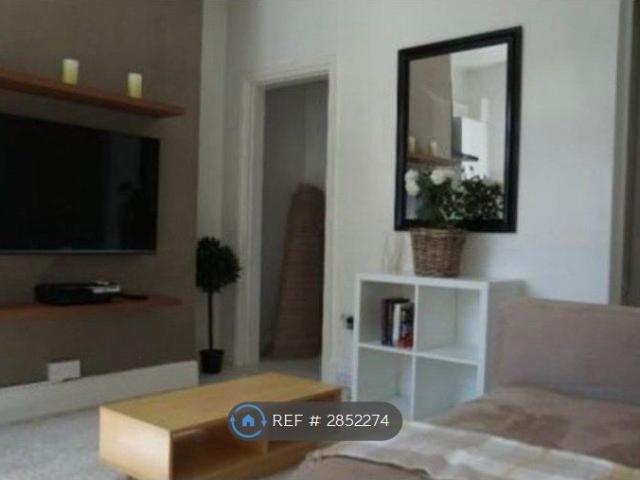 Whitegate Road, Huddersfield HD4, 2 bed terraced house to rent, £1,040 pcm | PrimeLocation