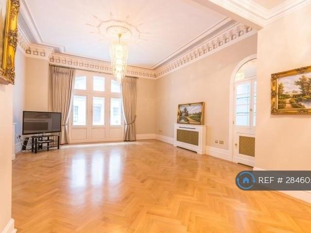 Whitehall Court, London, SW1A 3 bed flat to rent £5,500 pcm £1,269 pw