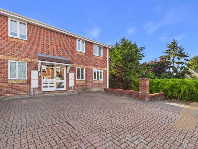 Whitehall Close, Colchester CO2, 2 bed flat to rent, £1,200 pcm | PrimeLocation