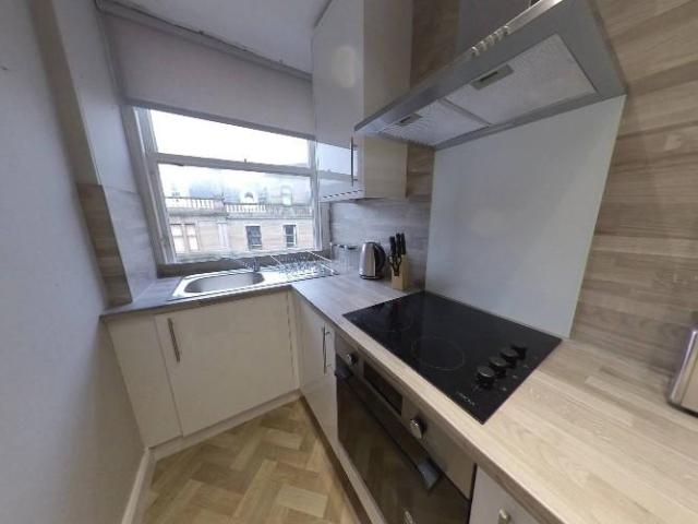 Whitehall Crescent, Dundee DD1 2 bed flat to rent £1,135 pcm £262 pw