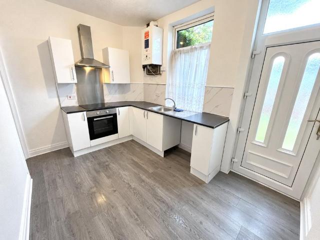 Whitehall Street, West Yorkshire WF2 2 bed terraced house to rent £850 pcm £196 pw